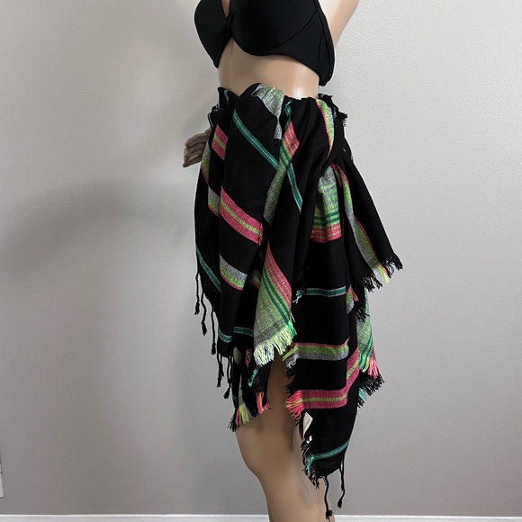 Collection Eighteen Women’s Cover-Up Style Sarong. - Picture 2 of 12